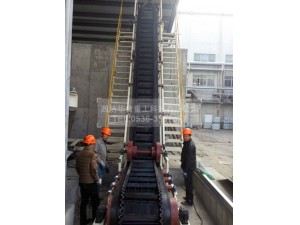 大傾角輸送機(jī)使用現(xiàn)場